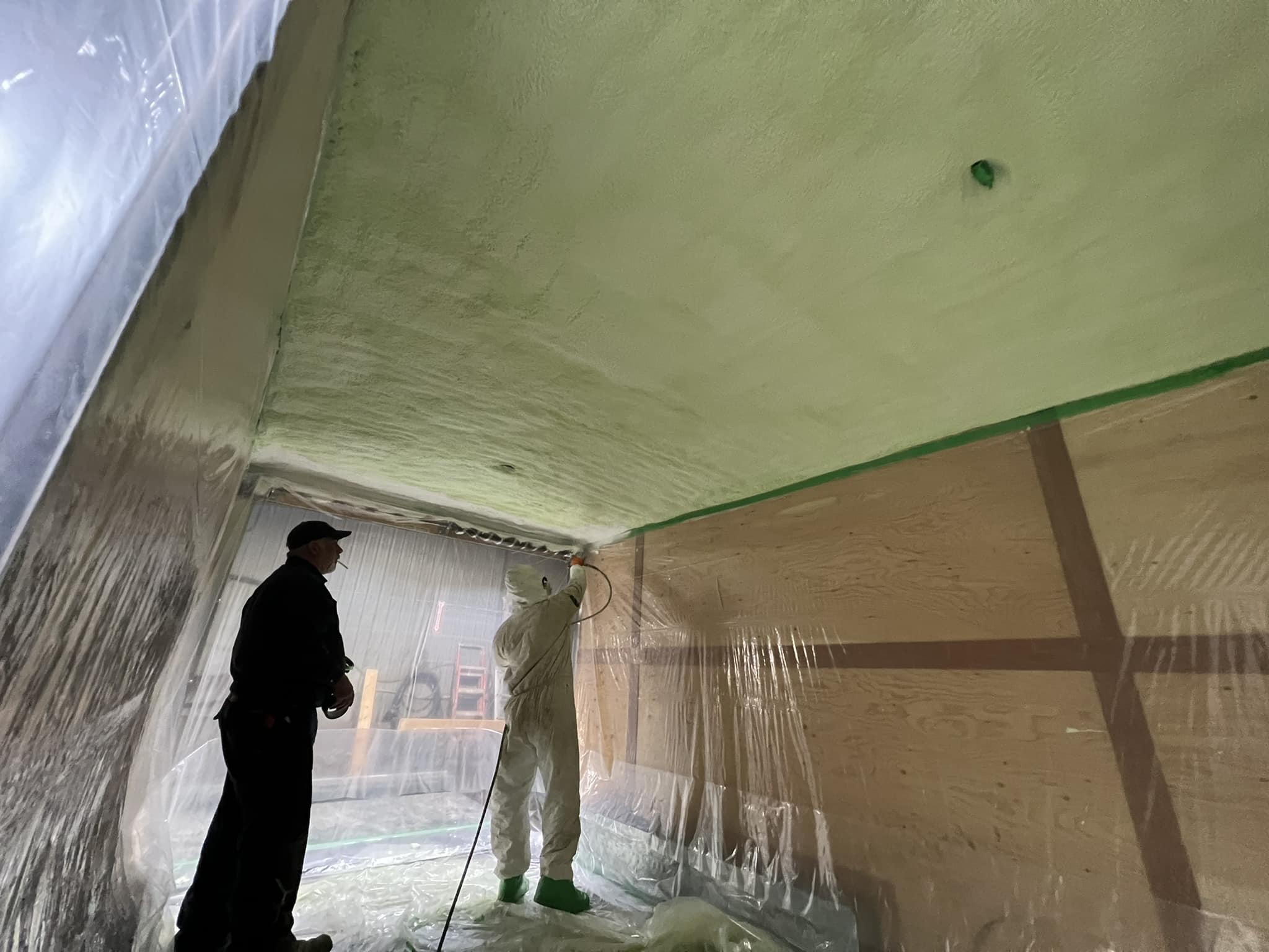 Application d’uréthane giclé sur plancher pour une isolation performante à Bécancour
