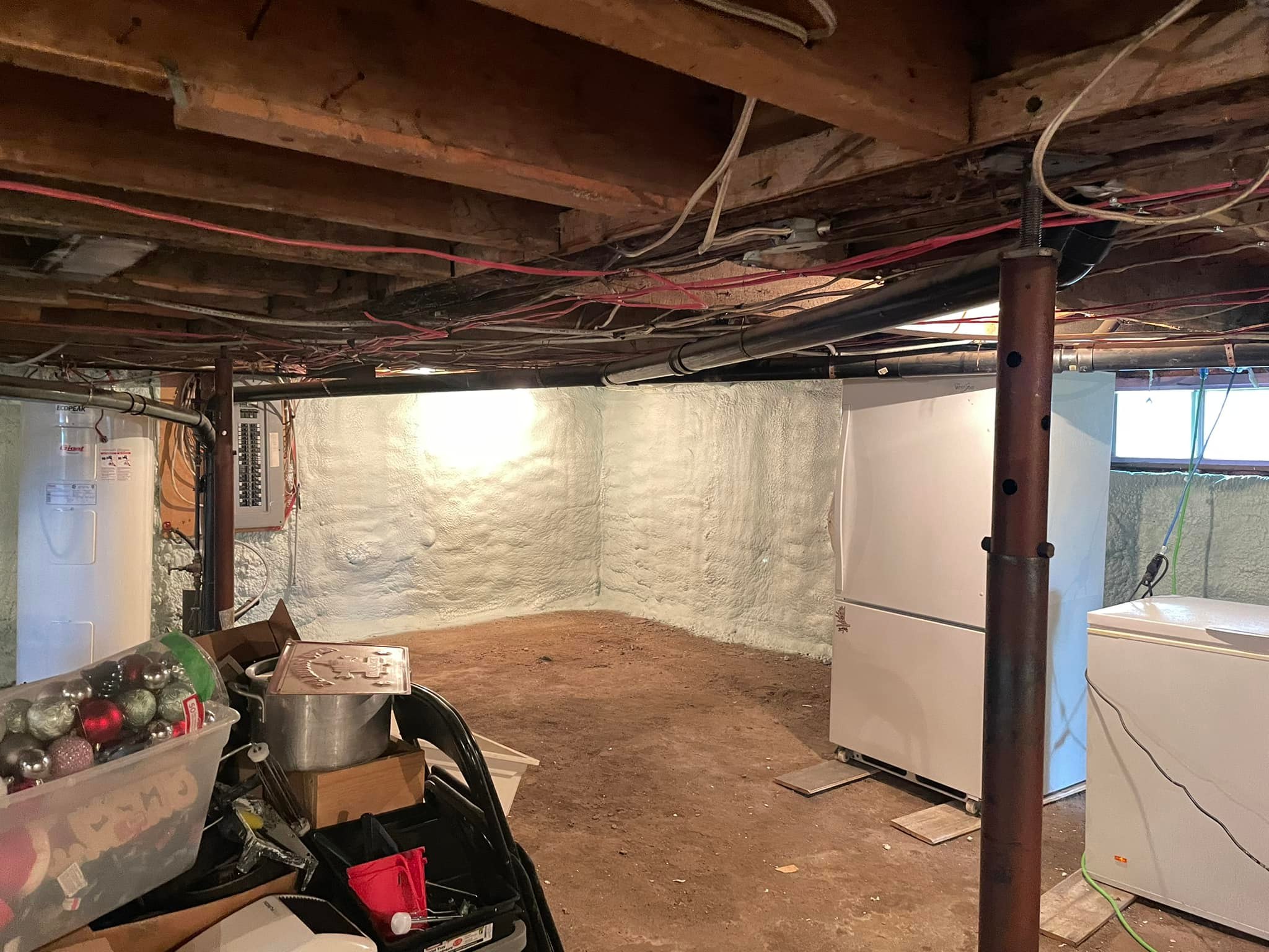 Installation d’isolant en fibre de verre dans des murs de charpente à Dolbeau-Mistassini