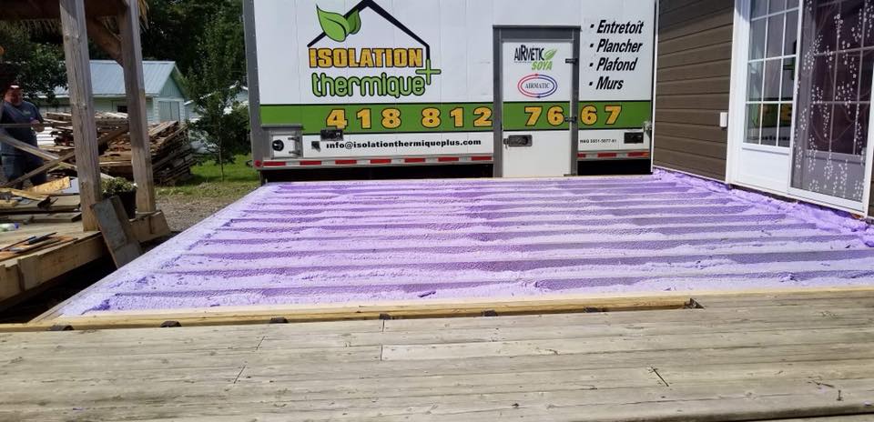 Application d’uréthane giclé sur plancher pour une isolation performante à Jonquière