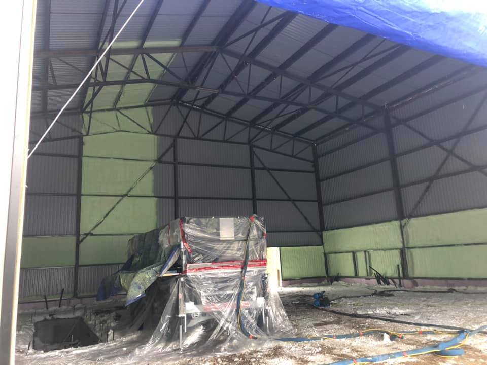 Pose de laine minérale pour isolation de plafond dans une maison à Trois-Rivières